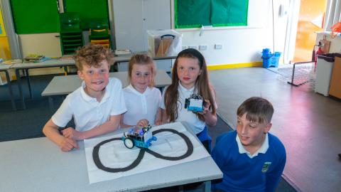 Stem pupils learning about robots